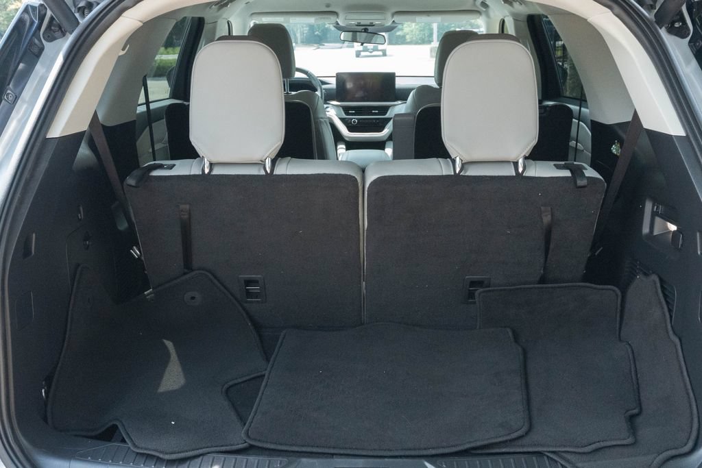 Used 2025 Ford Explorer Active w/ Active Comfort Package RWD image 10