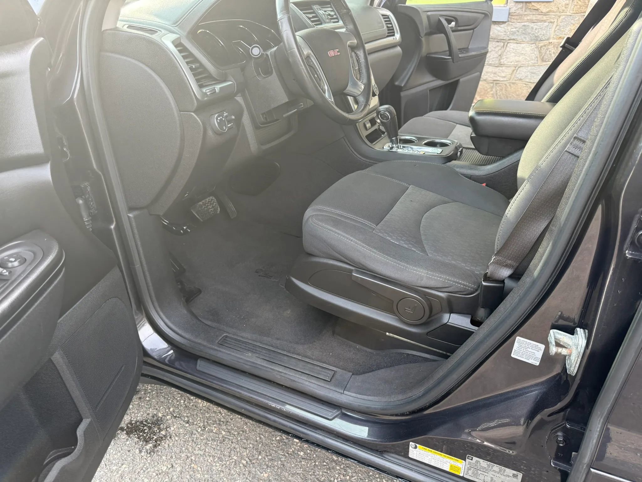 Used 2014 GMC Acadia SLE image 34