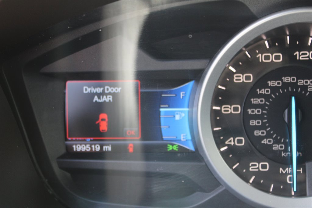 Used 2015 Ford Explorer XLT w/ Equipment Group 202B FWD image 9