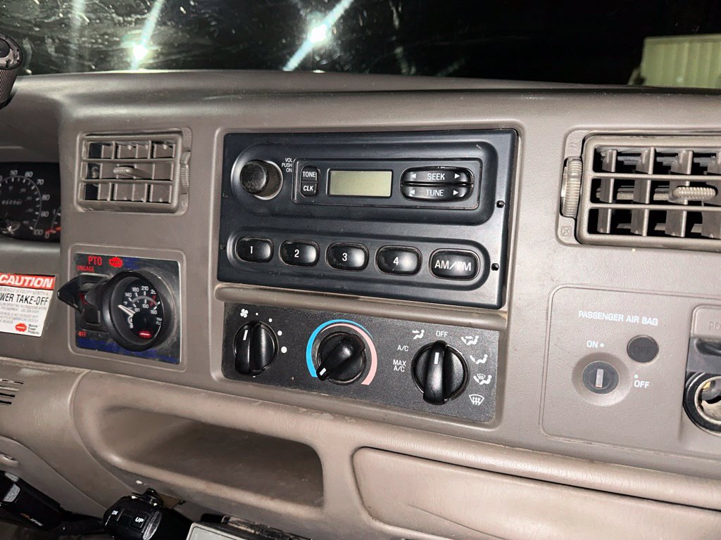 Used 2001 Ford F550 4x4 Regular Cab Super Duty image 10
