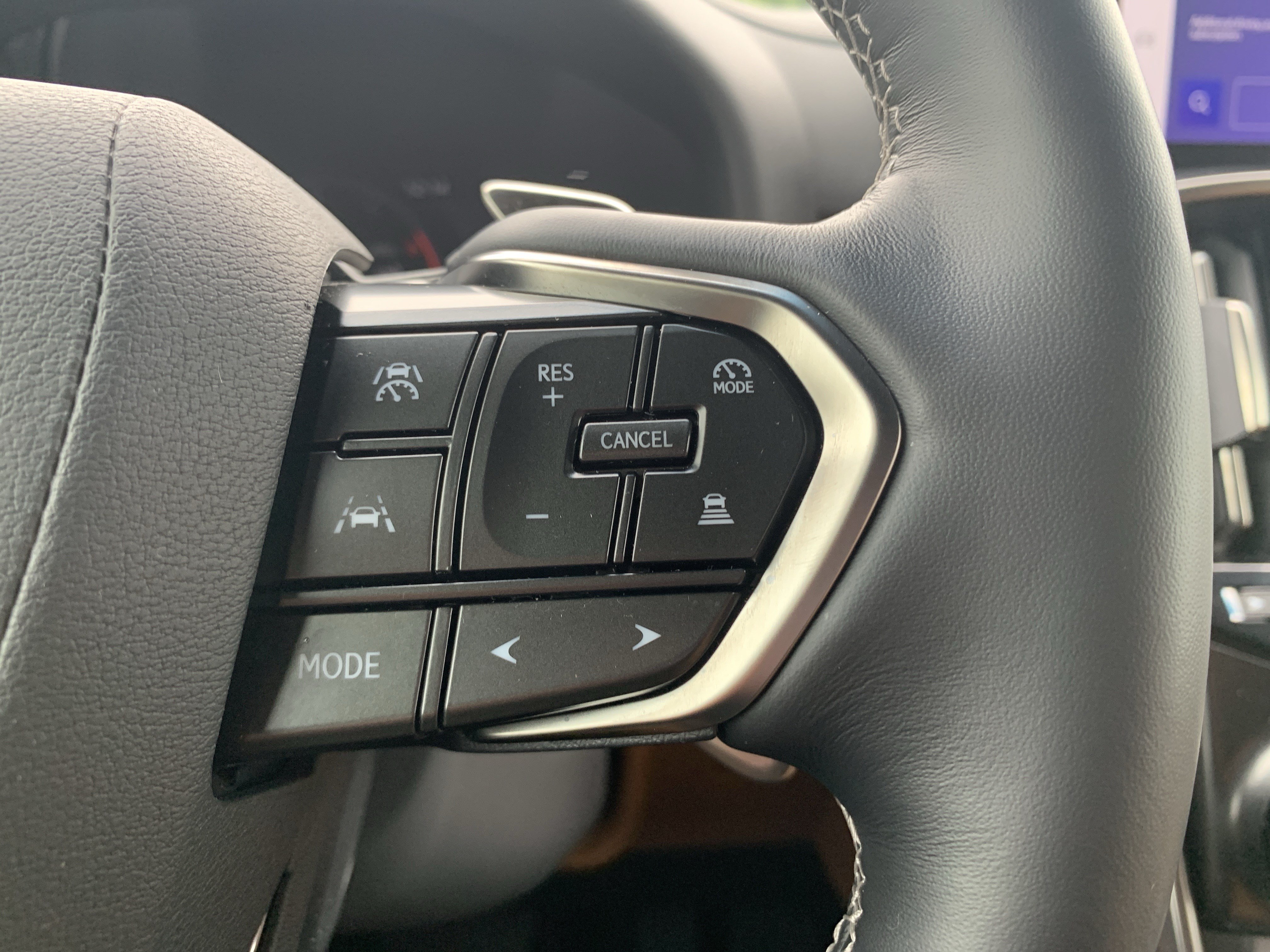 Used 2025 Lexus LX 600 4WD w/ Accessory Package (2T) image 20