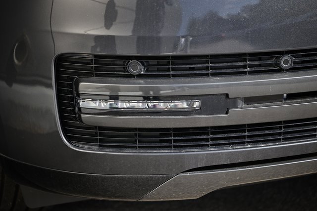 New 2025 Land Rover Range Rover Long Wheelbase SE image 9