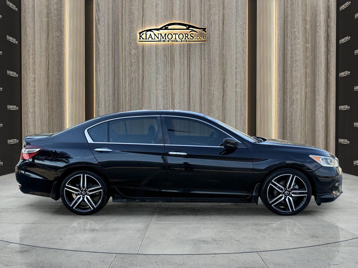 Used 2017 Honda Accord Sport image 12