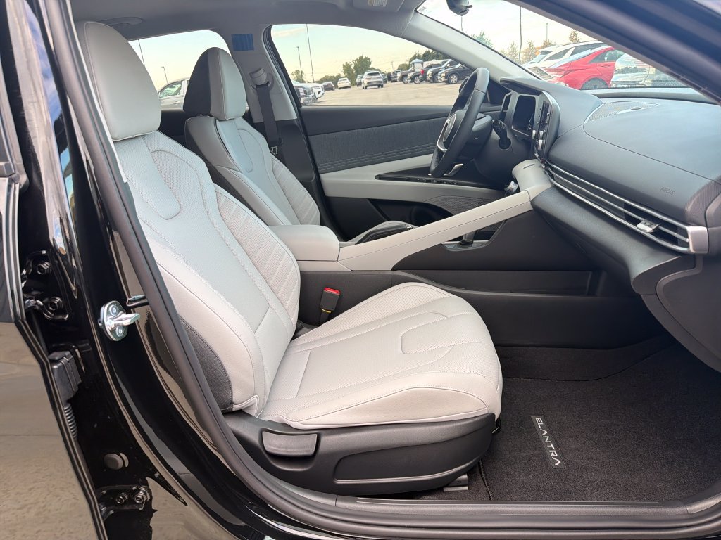New 2026 Hyundai Elantra SEL Sport FWD image 36