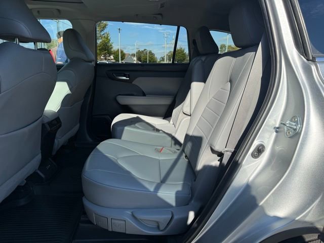 Used 2023 Toyota Highlander XLE image 23