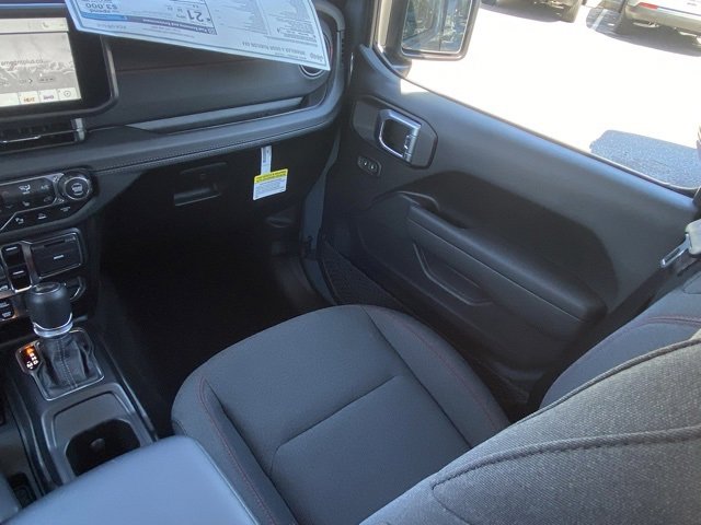 New 2025 Jeep Wrangler Unlimited Rubicon w/ Technology Group image 34