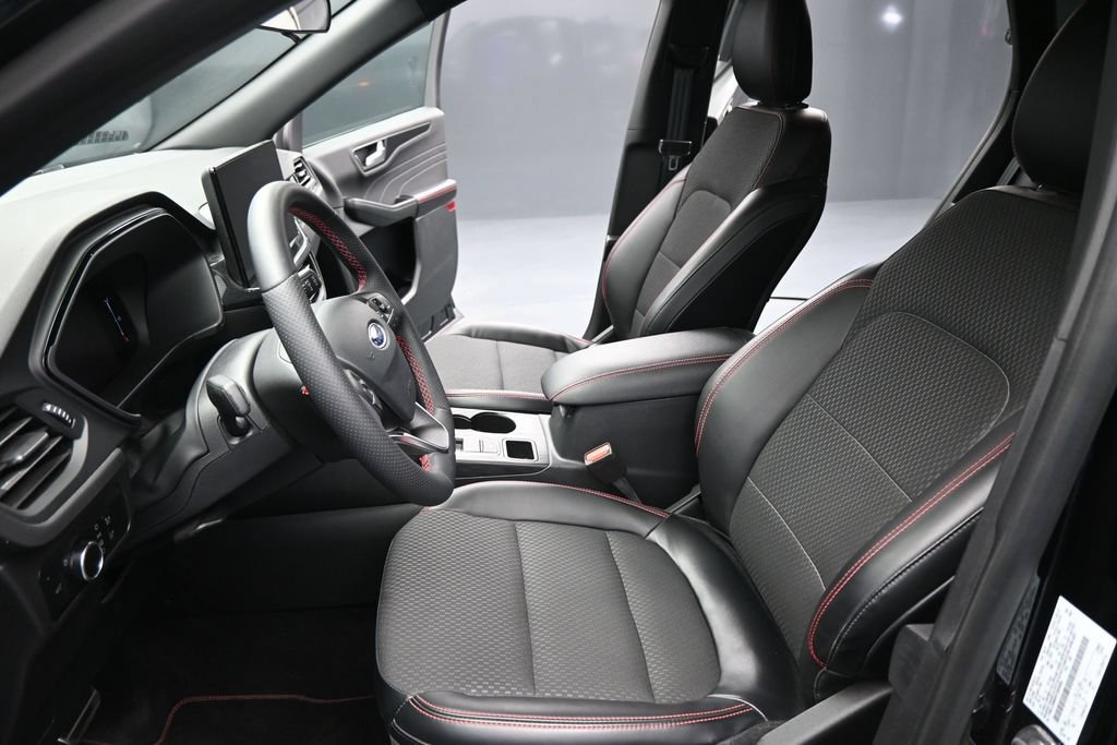 Certified 2023 Ford Escape ST-Line w/ Tech Pack #1 FWD image 9