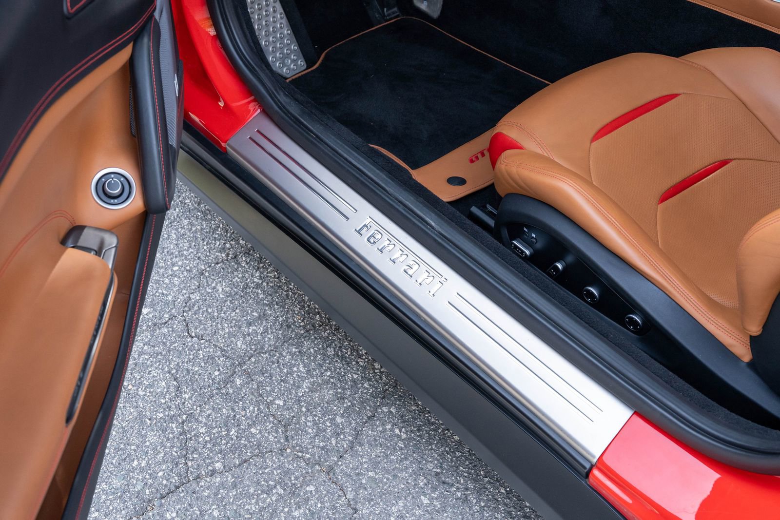 Certified 2017 Ferrari GTC4Lusso image 28