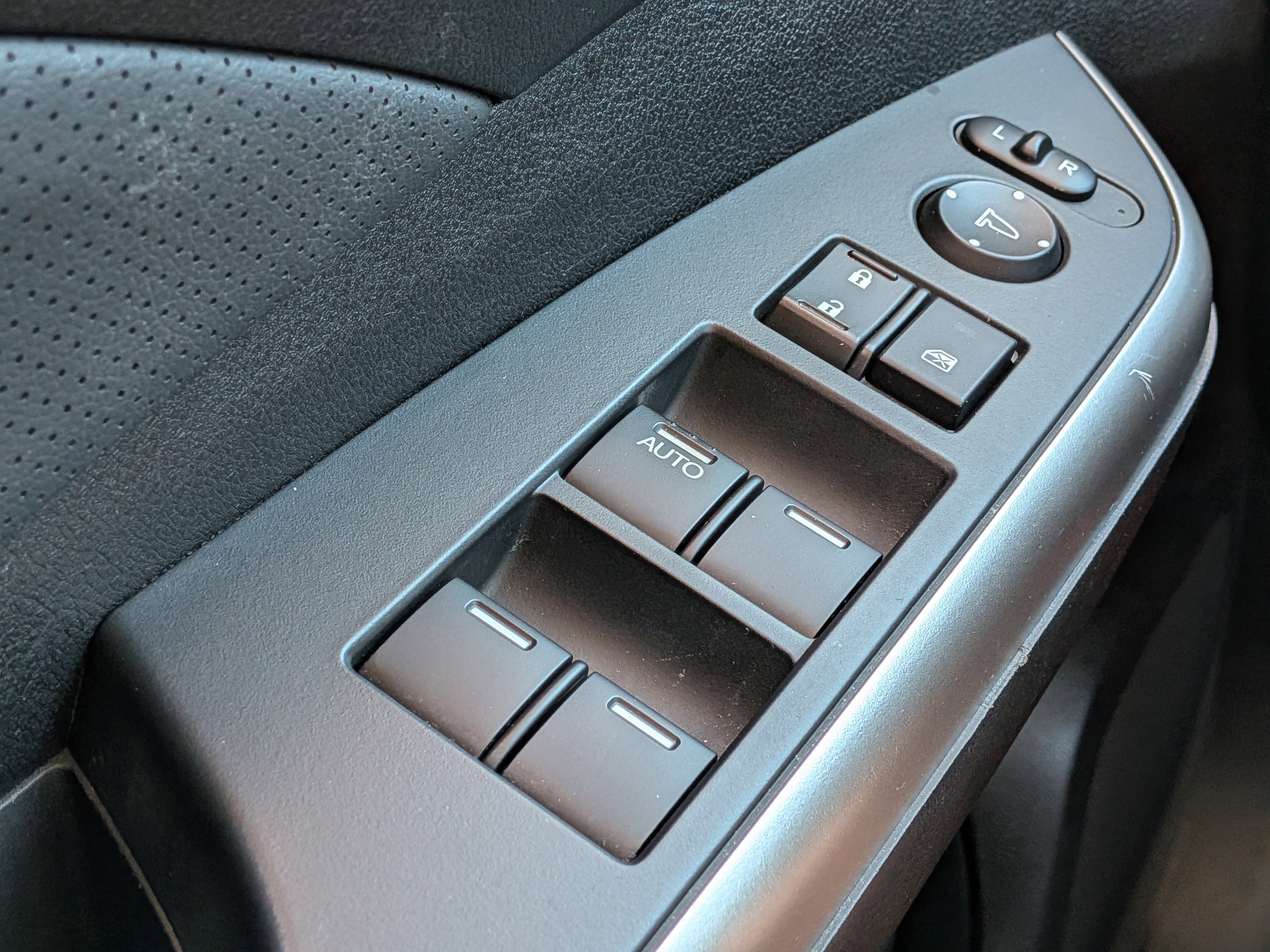 Used 2016 Honda CR-V Touring image 25