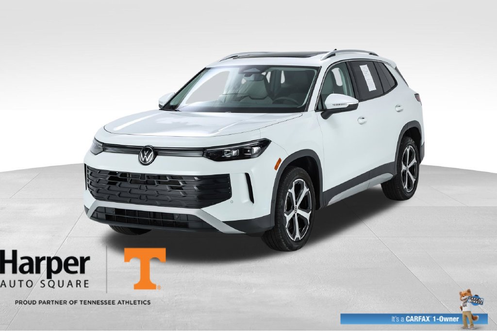 New 2025 Volkswagen Tiguan SE w/ Panoramic Sunroof Package AWD/4WD image 1