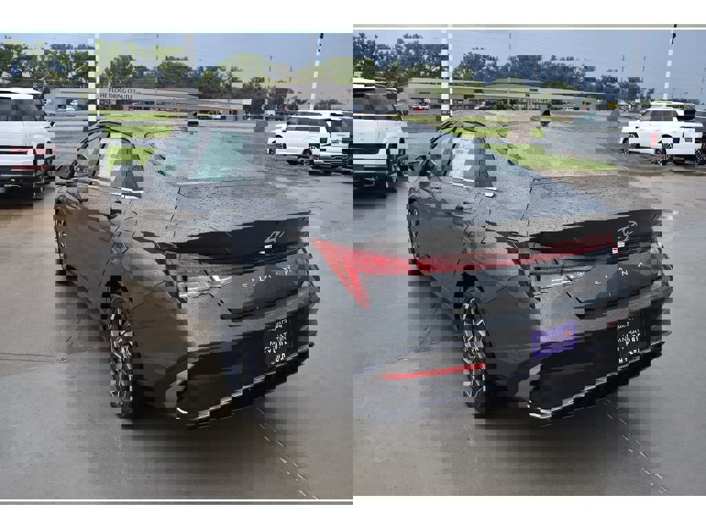 New 2025 Hyundai Elantra SEL image 6