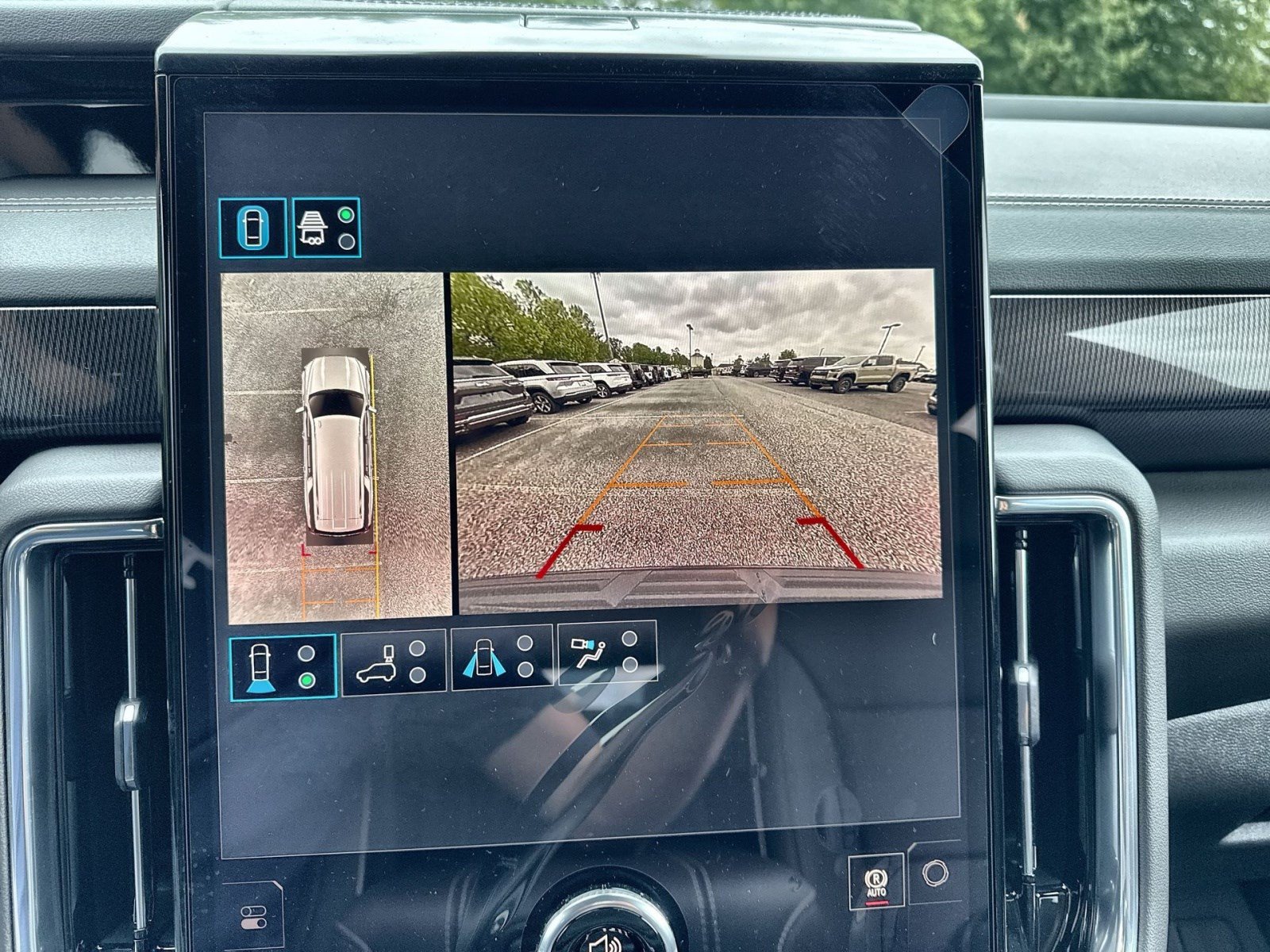 New 2026 GMC Yukon XL Elevation w/ Technology Package AWD/4WD image 16