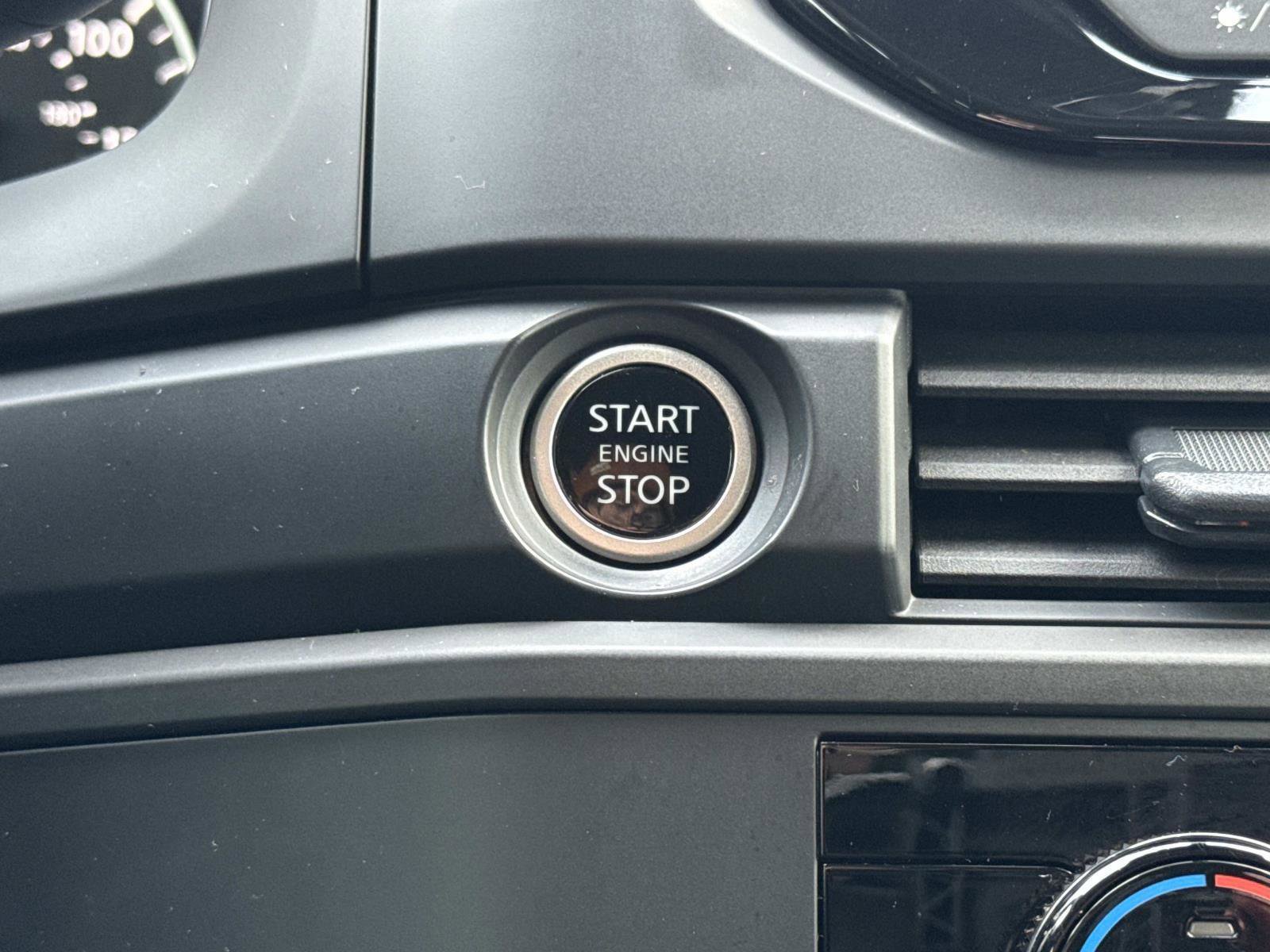 Used 2024 Nissan Pathfinder S image 13