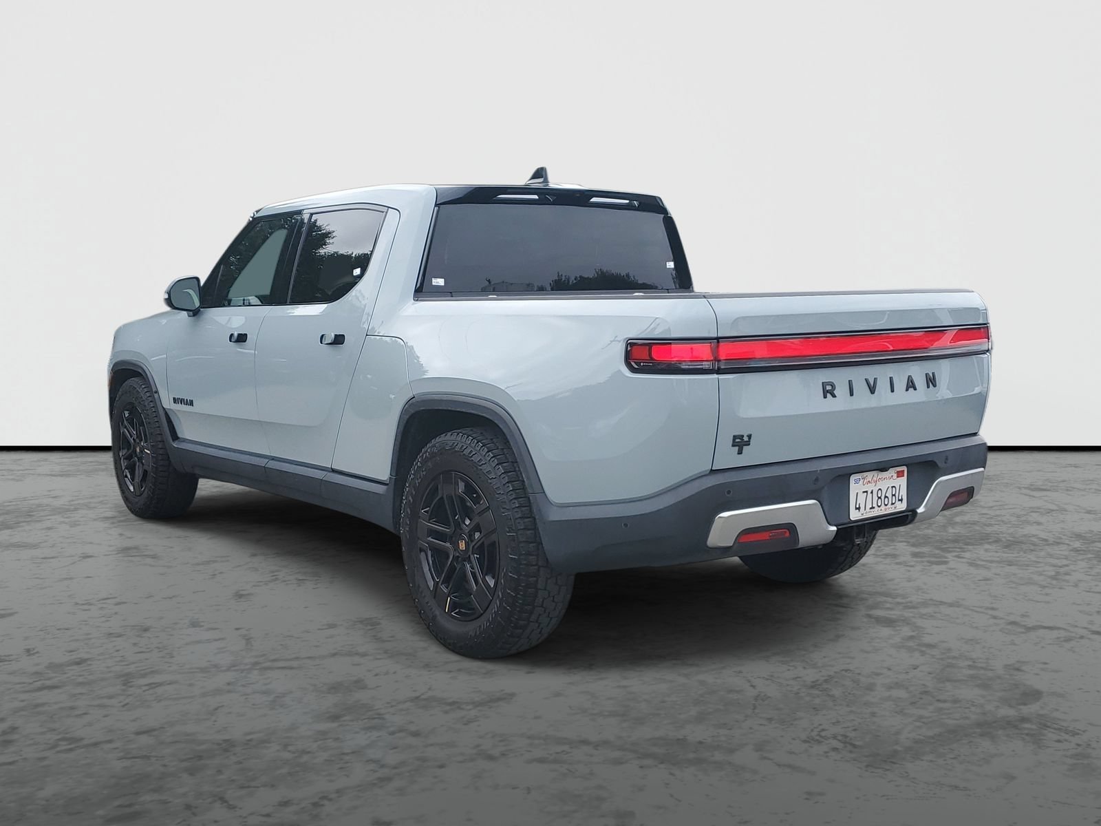 Used 2024 Rivian R1T Adventure AWD/4WD image 3