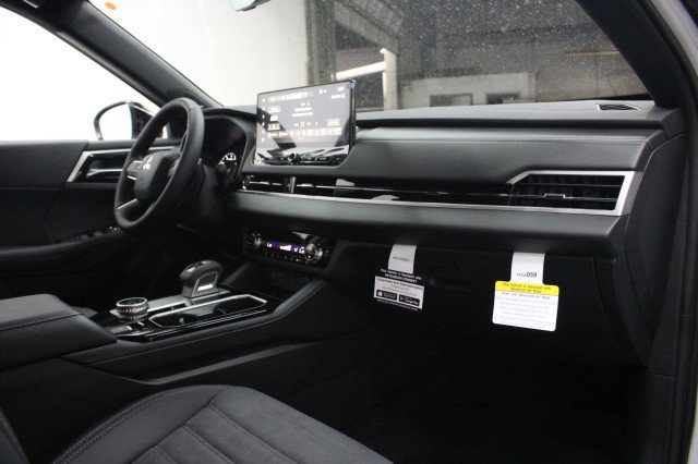 New 2026 Mitsubishi Outlander LE FWD image 17