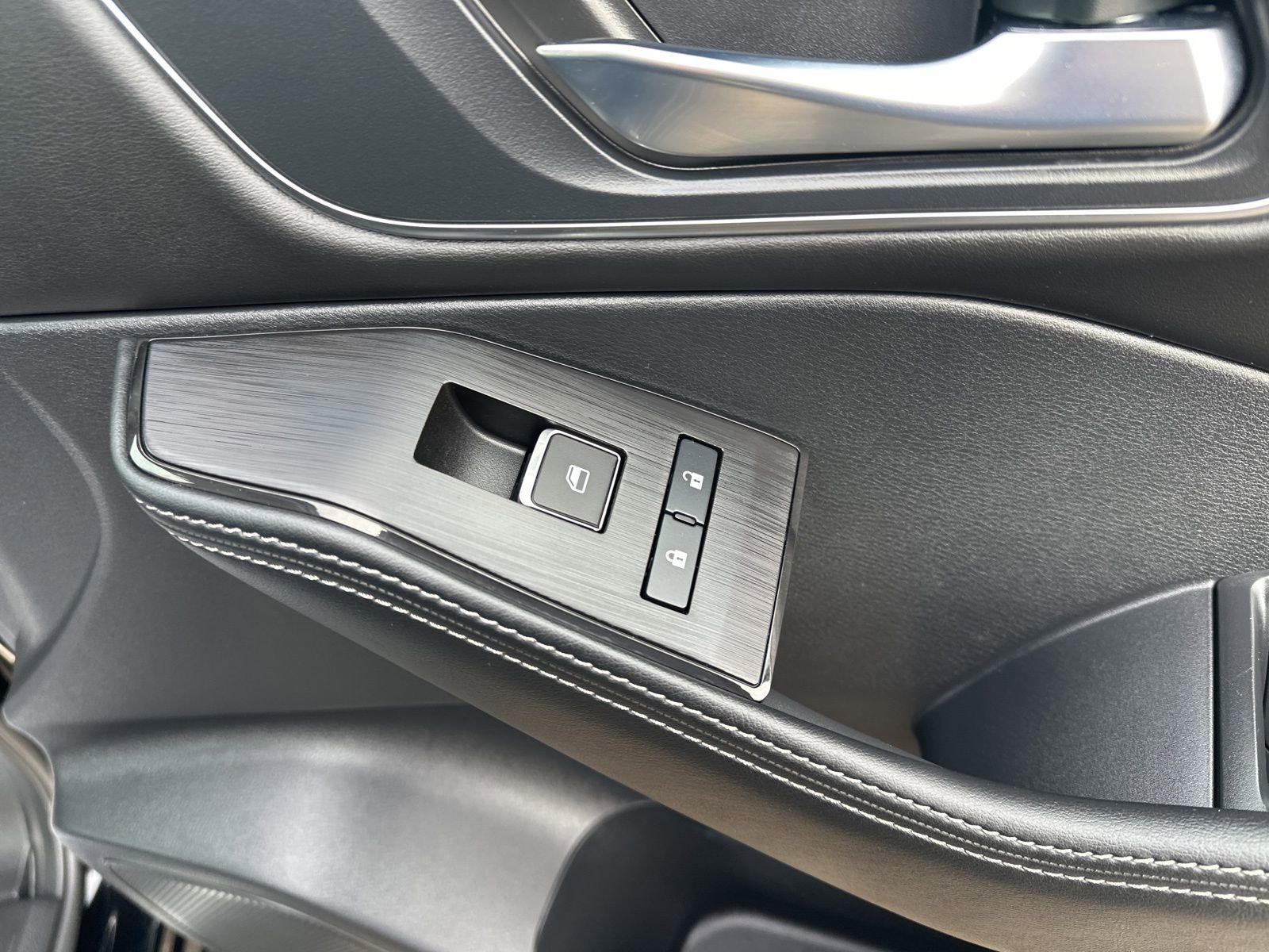 Used 2024 Nissan Rogue Platinum image 38