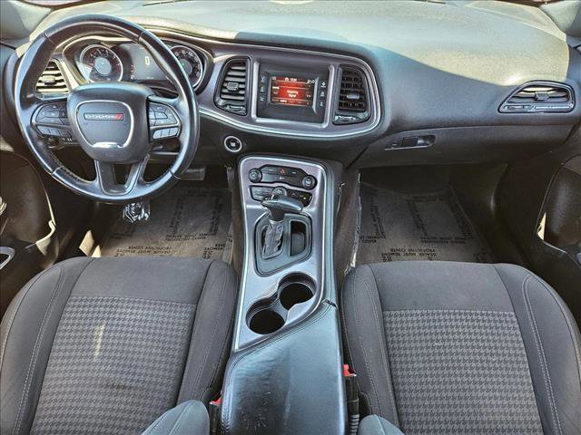 Used 2016 Dodge Challenger SXT RWD image 21