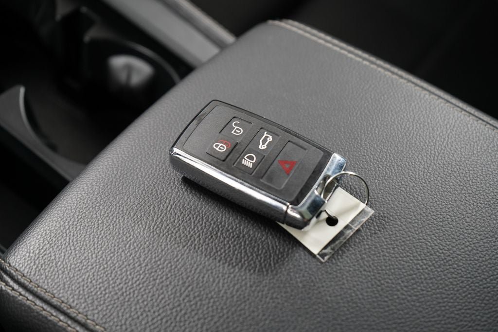Used 2025 Jaguar F-PACE R-Dynamic S AWD/4WD image 21