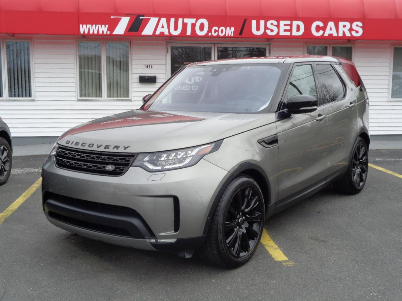 Used 2017 Land Rover Discovery First Edition image 13