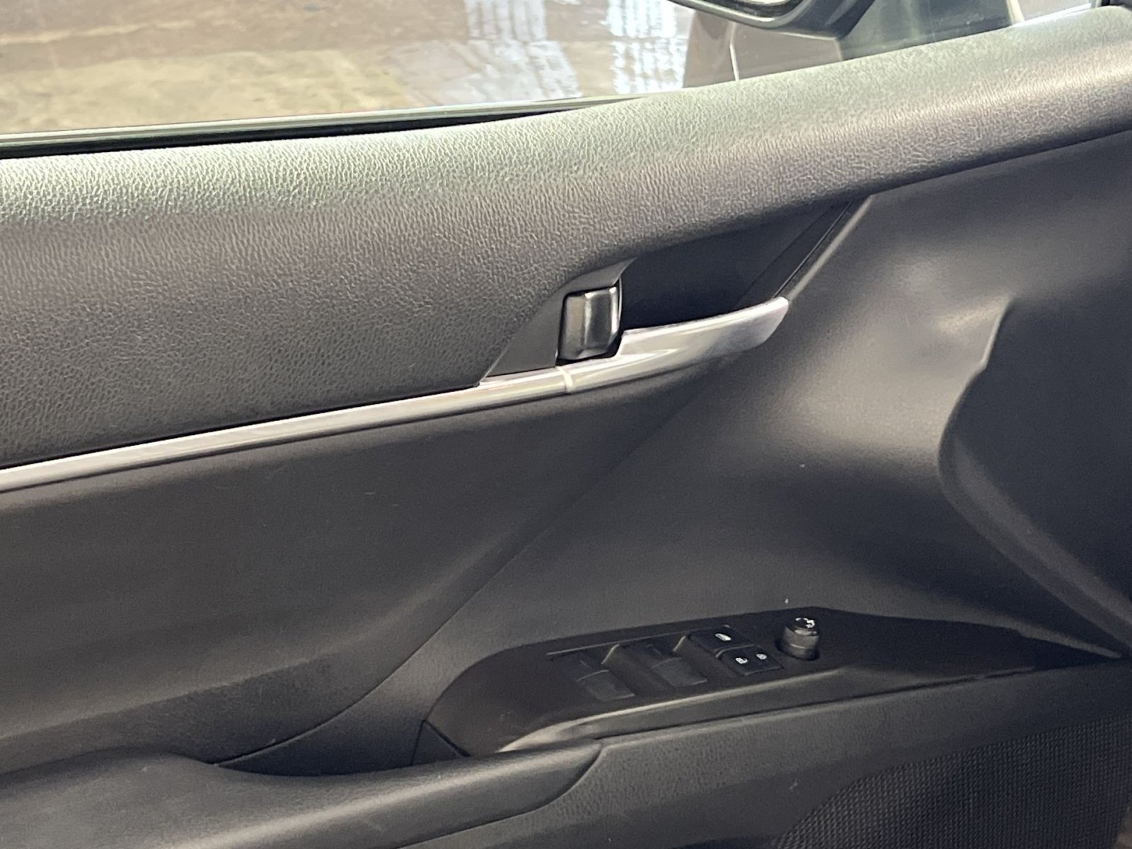Used 2021 Toyota Camry LE FWD image 15