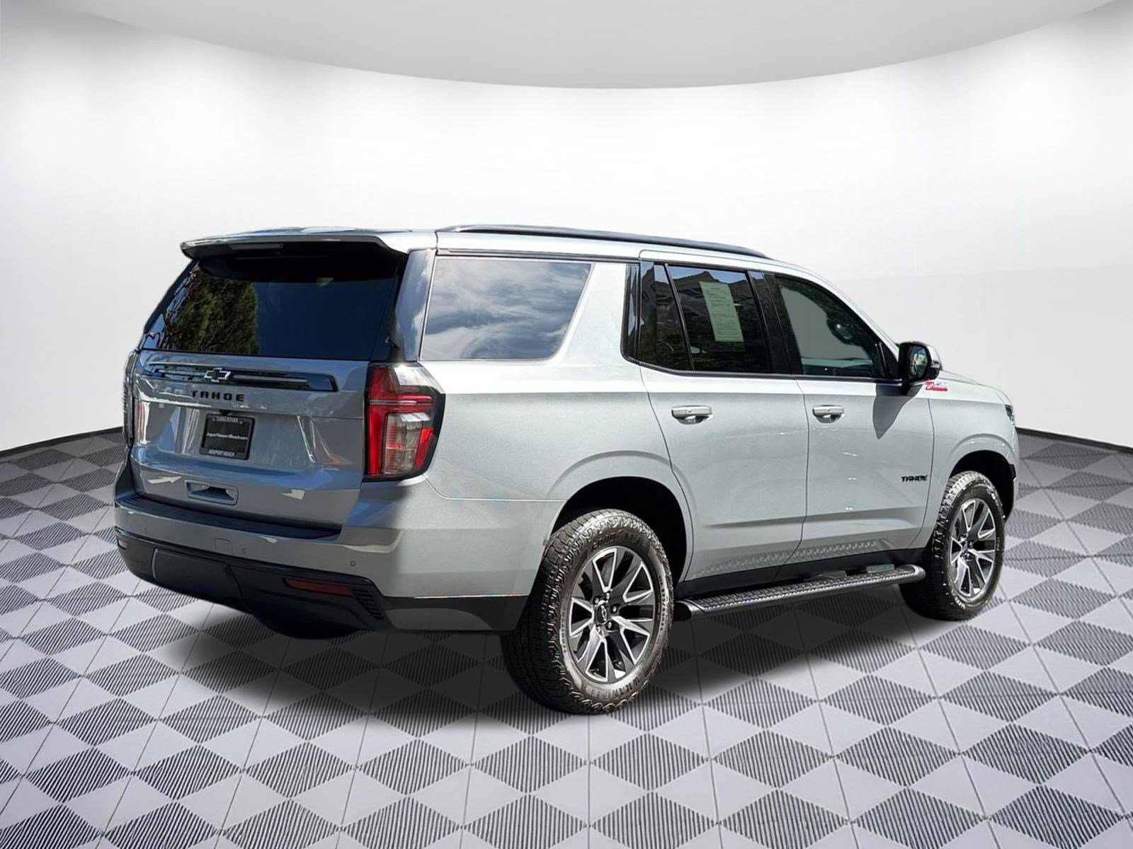 Used 2024 Chevrolet Tahoe Z71 w/ Luxury Package AWD/4WD image 9