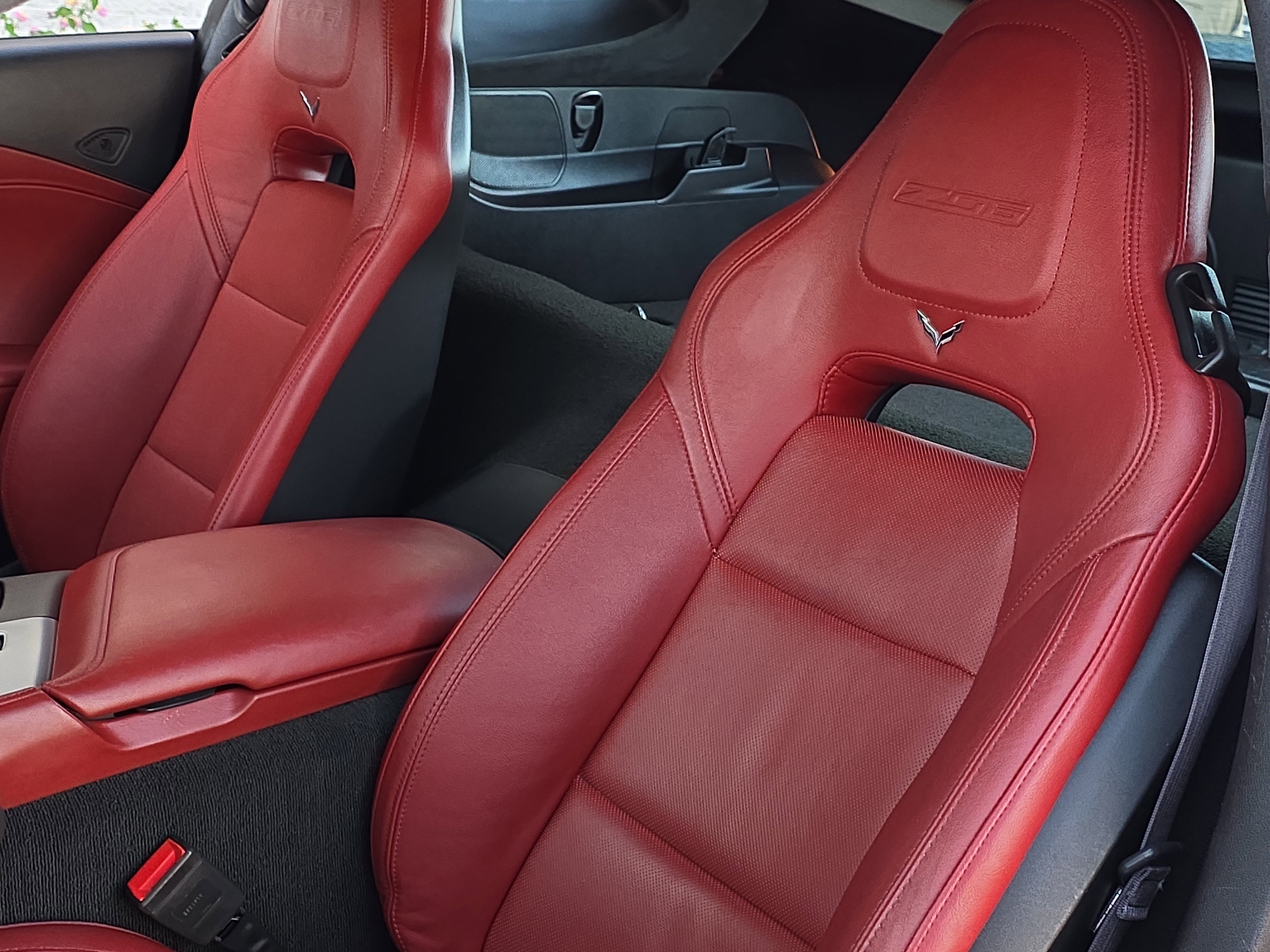 Used 2016 Chevrolet Corvette Z06 w/ 3LZ Preferred Equipment Group image 17