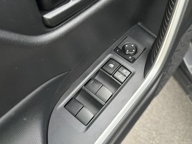 Used 2020 Toyota RAV4 LE FWD image 22