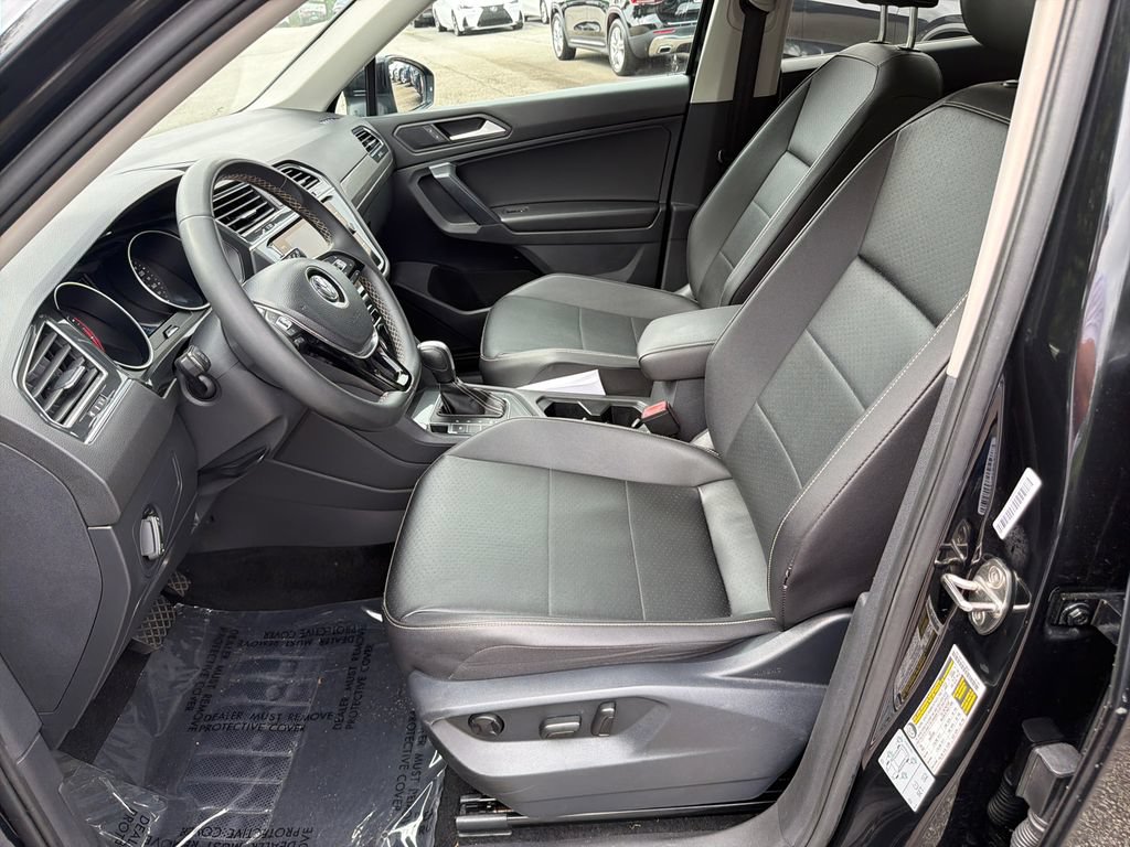 Used 2021 Volkswagen Tiguan SE FWD image 9