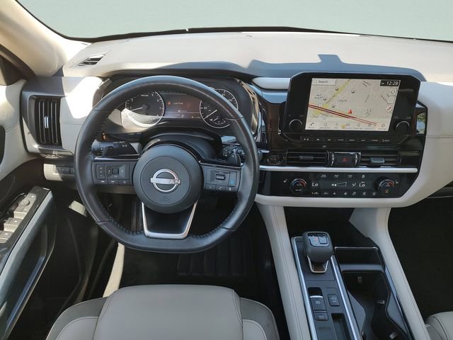 Used 2025 Nissan Pathfinder SL image 10