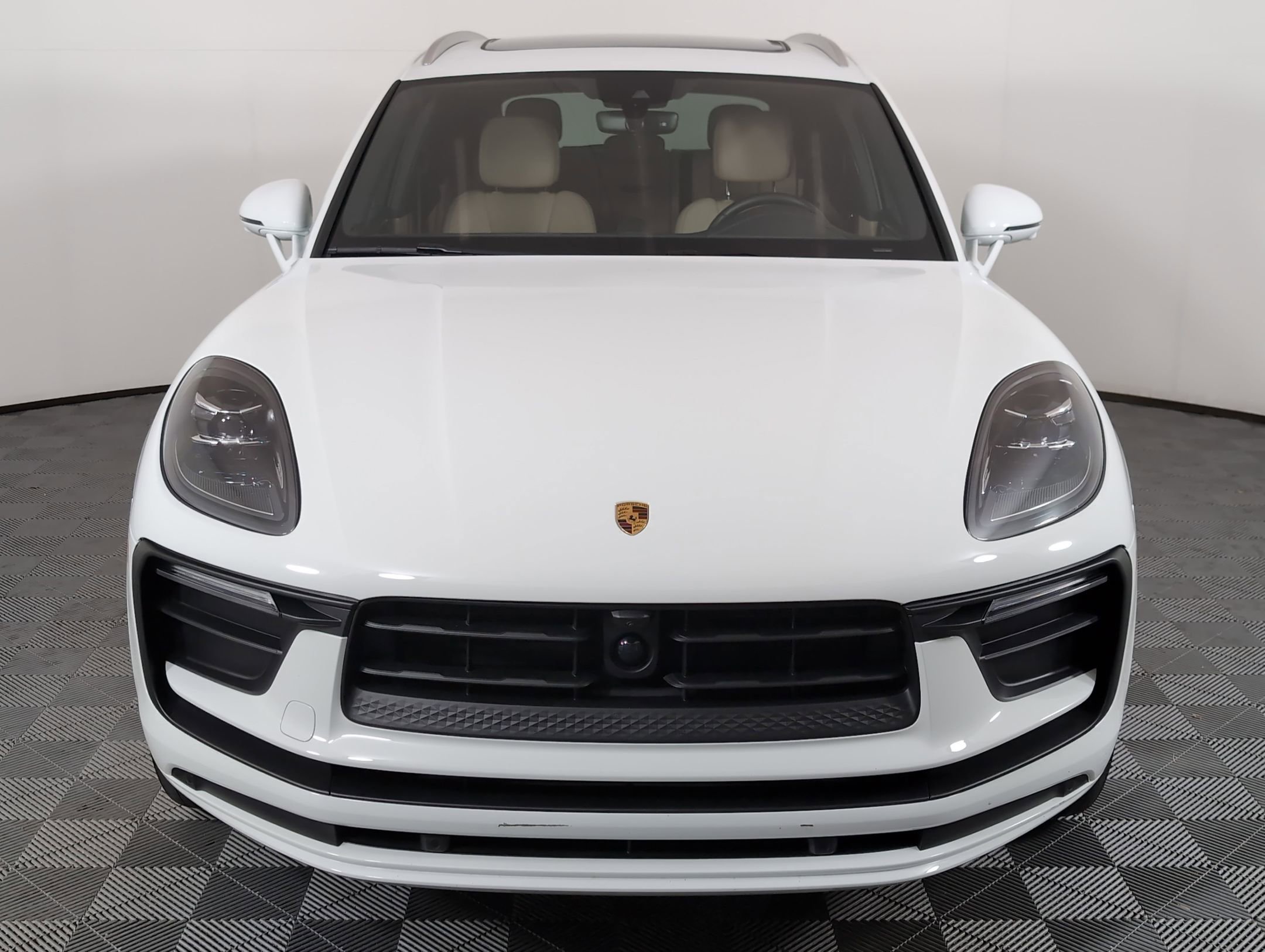 Used 2025 Porsche Macan image 7