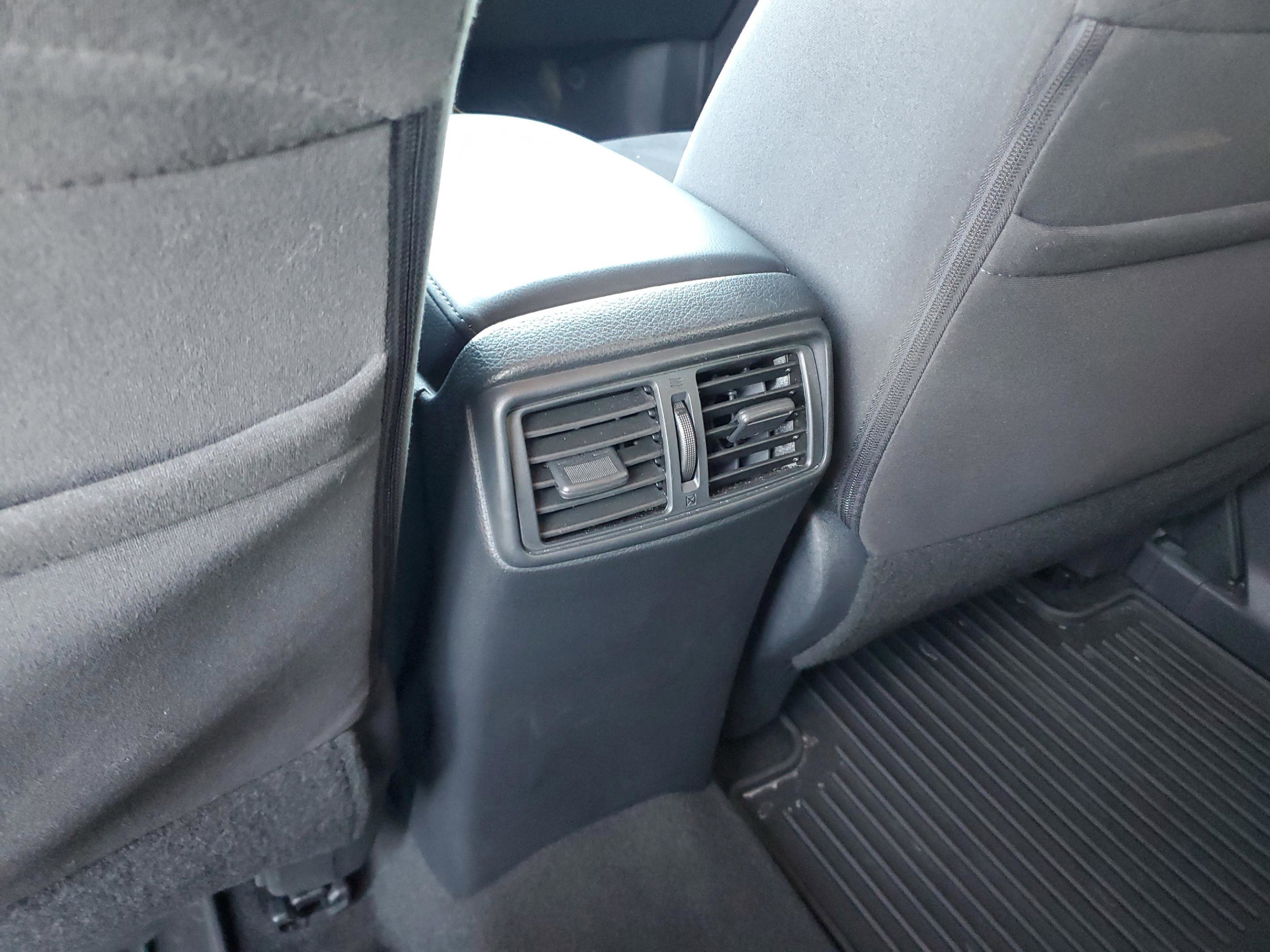 Used 2016 Nissan Rogue SV image 16