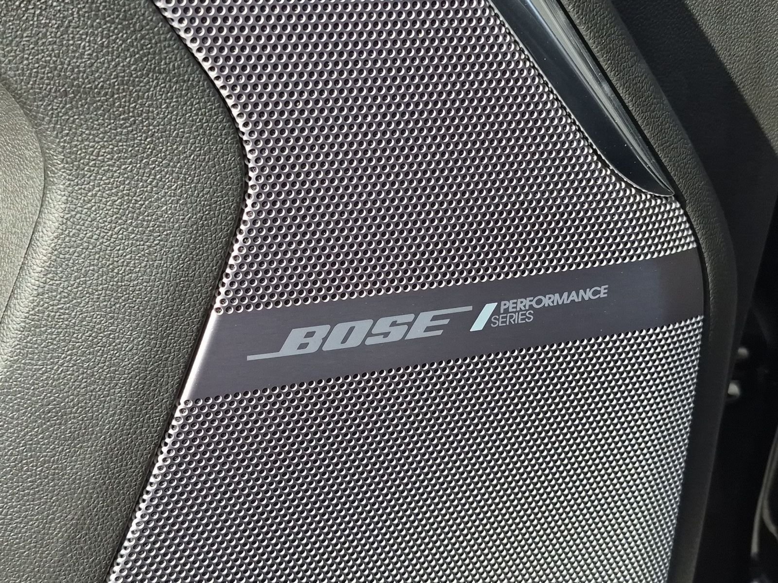 New 2026 GMC Yukon Denali Ultimate w/ LPO, Floor Liner Package AWD/4WD image 24