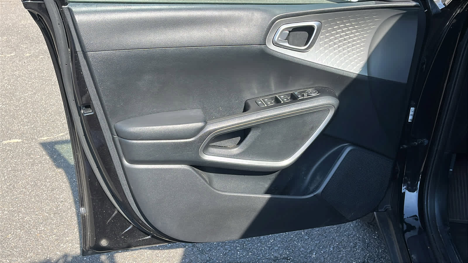 Used 2023 Kia Soul LX image 11