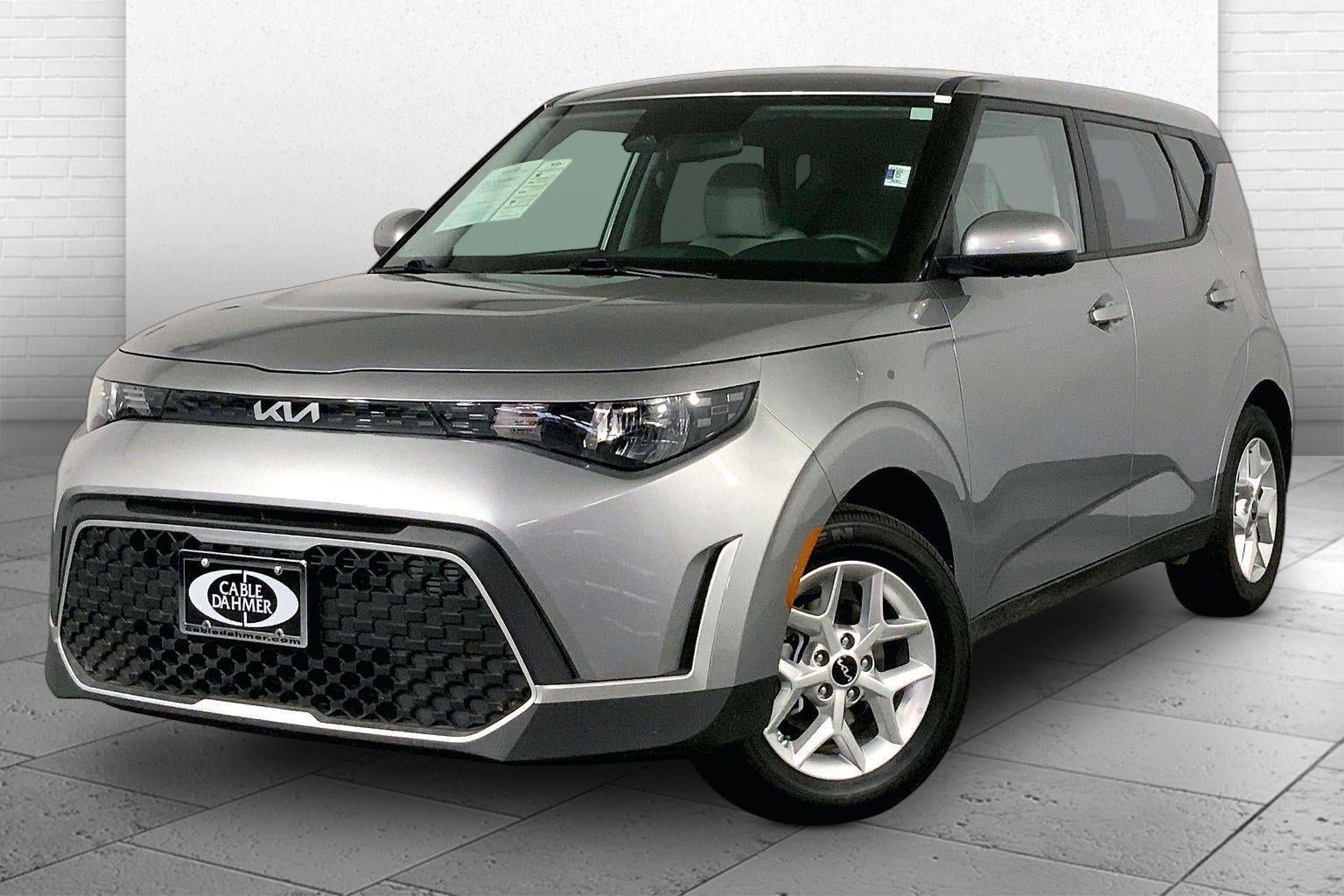 Used 2025 Kia Soul LX FWD image 12