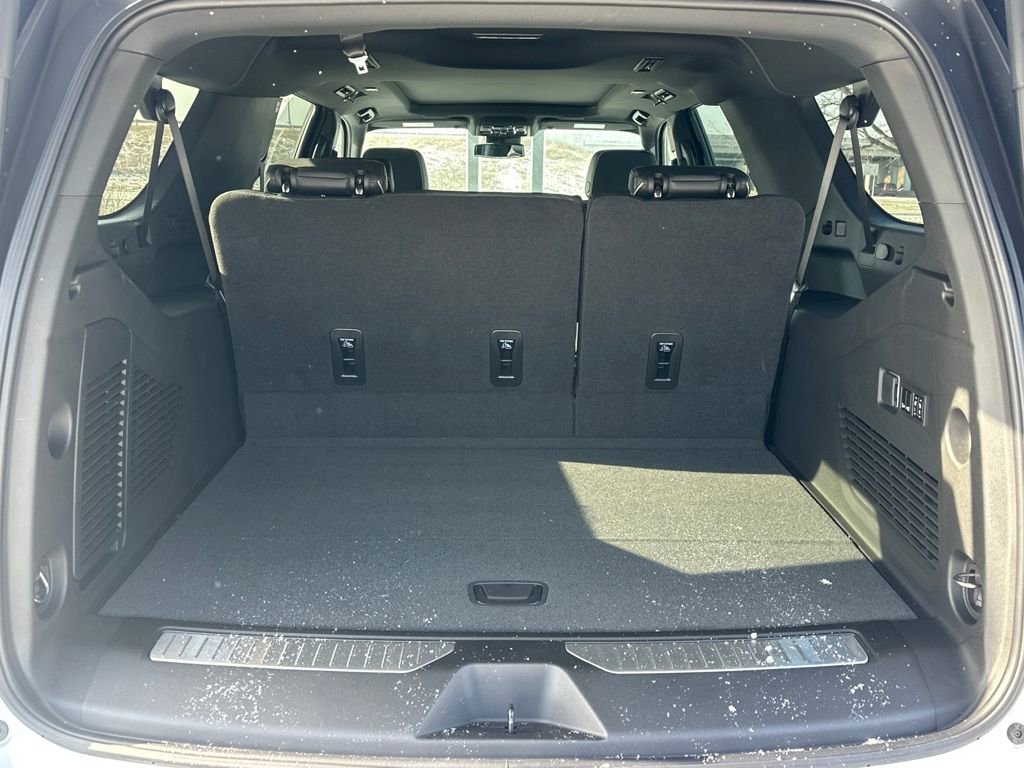 New 2026 Chevrolet Suburban Premier w/ Sun And Tow Package AWD/4WD image 10