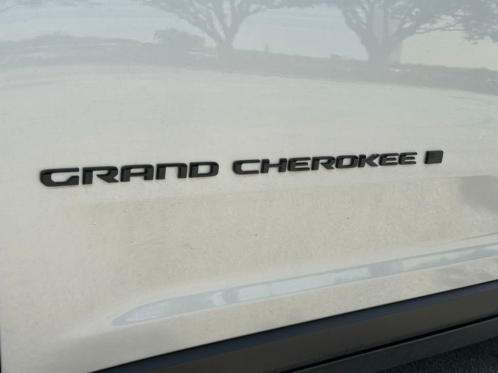 Certified 2024 Jeep Grand Cherokee Limited w/ Black Appearance Package image 27
