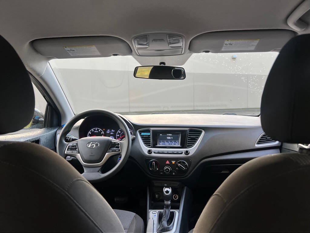 Used 2021 Hyundai Accent SE FWD image 11