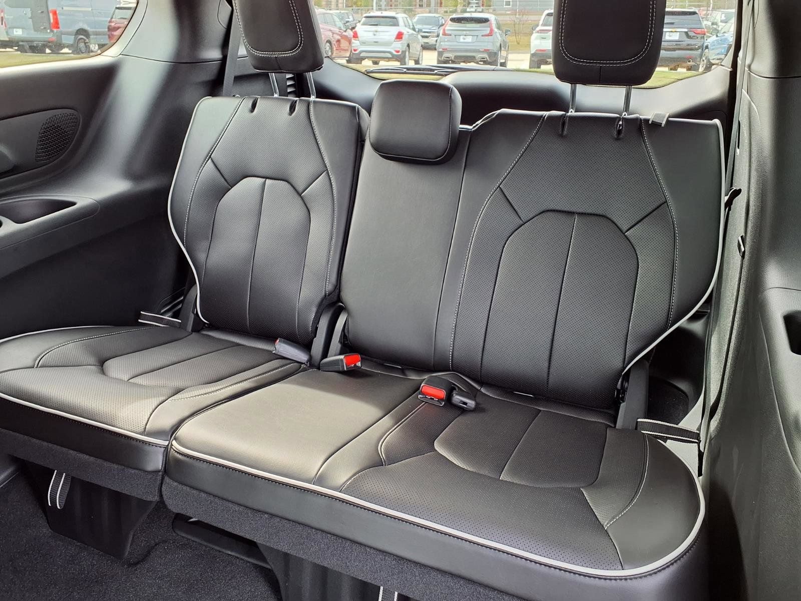 New 2026 Chrysler Pacifica Limited w/ S Appearance Package FWD image 14