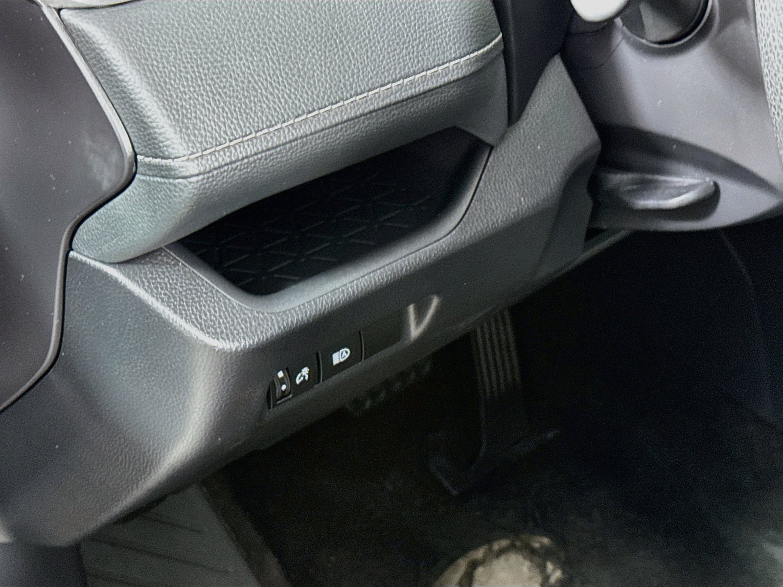 Certified 2025 Toyota RAV4 LE AWD/4WD image 10