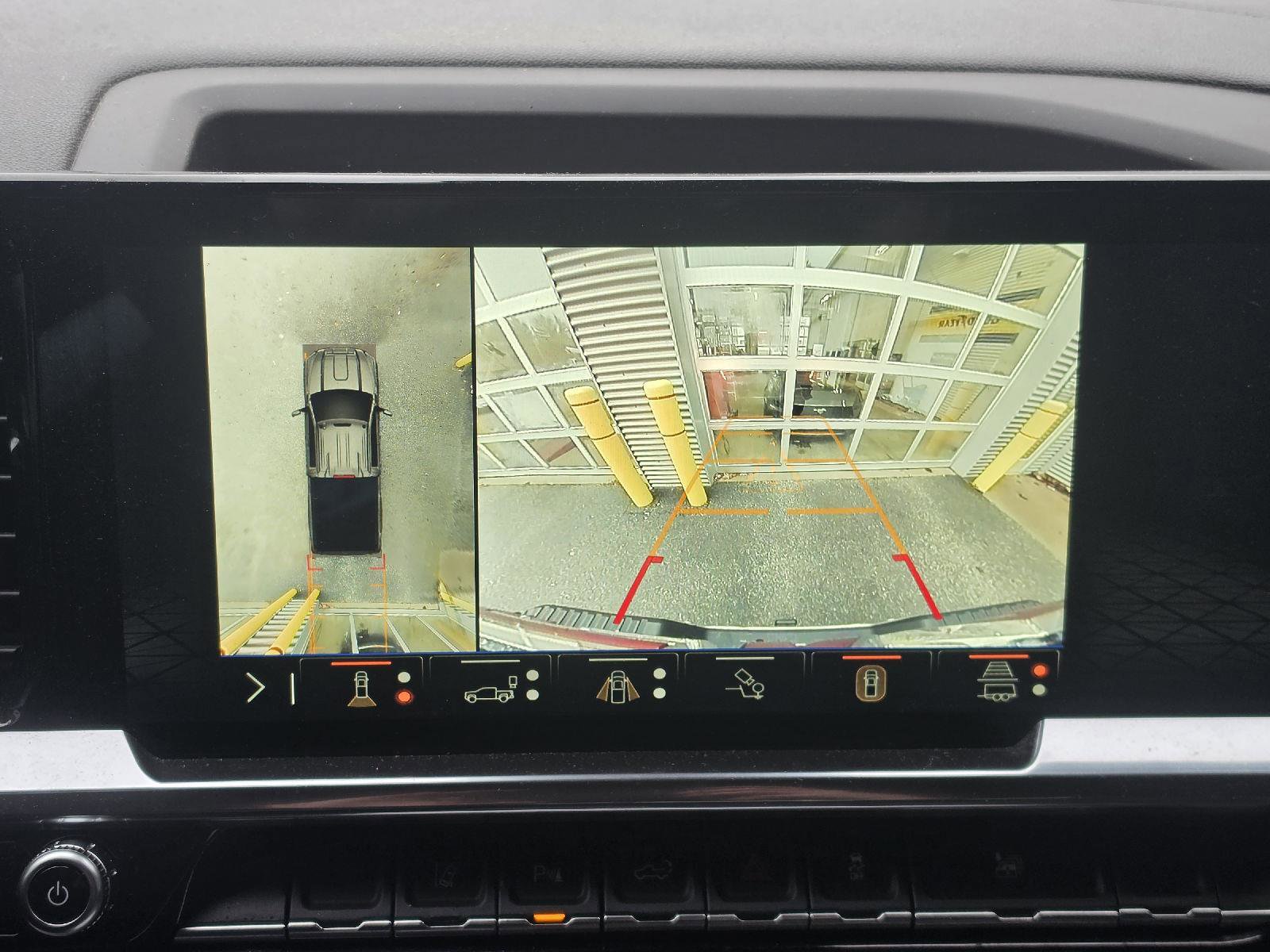 Used 2024 GMC Sierra 2500 SLT w/ SLT Convenience Package image 24