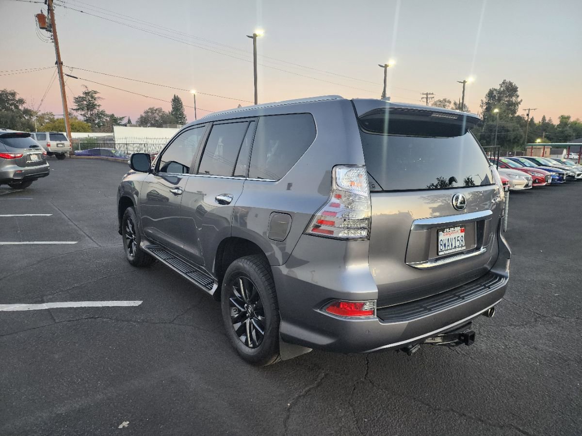 Used 2021 Lexus GX 460 Premium w/ Premium Package image 3