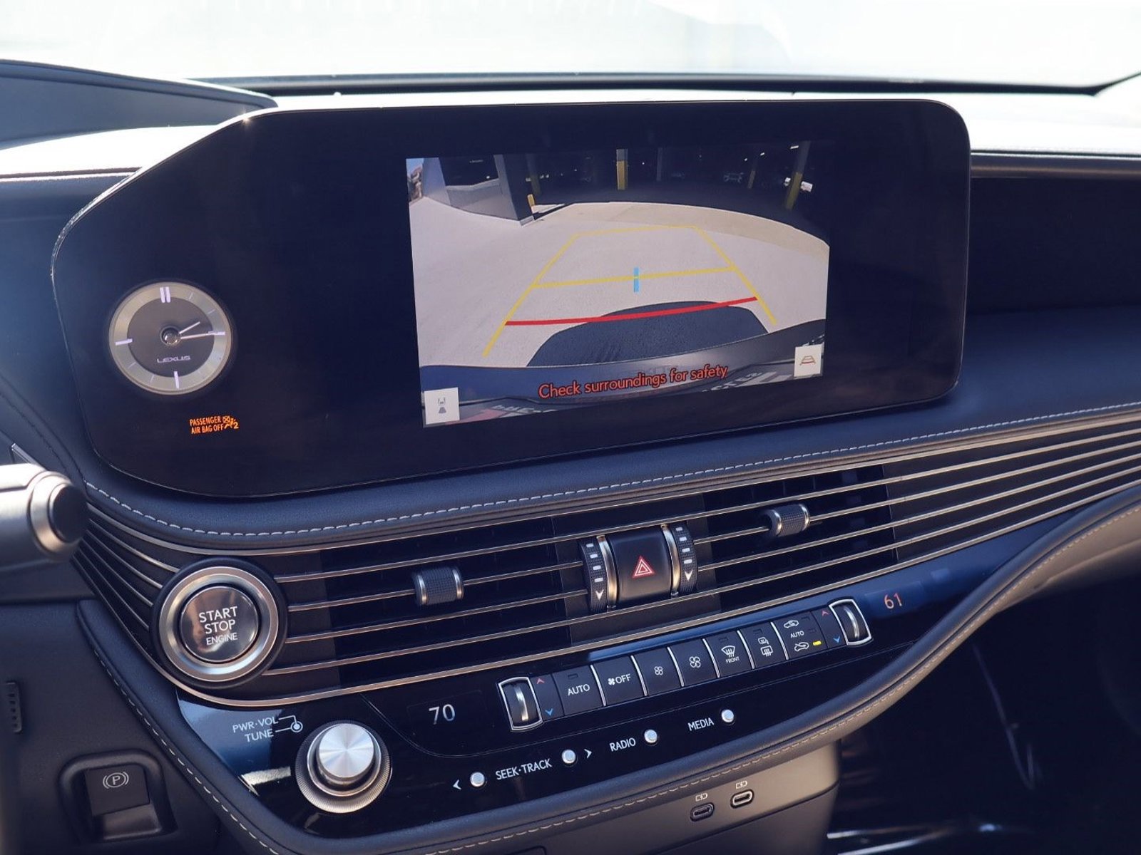 Used 2023 Lexus LS 500 w/ Accessory Package (Z2) image 18