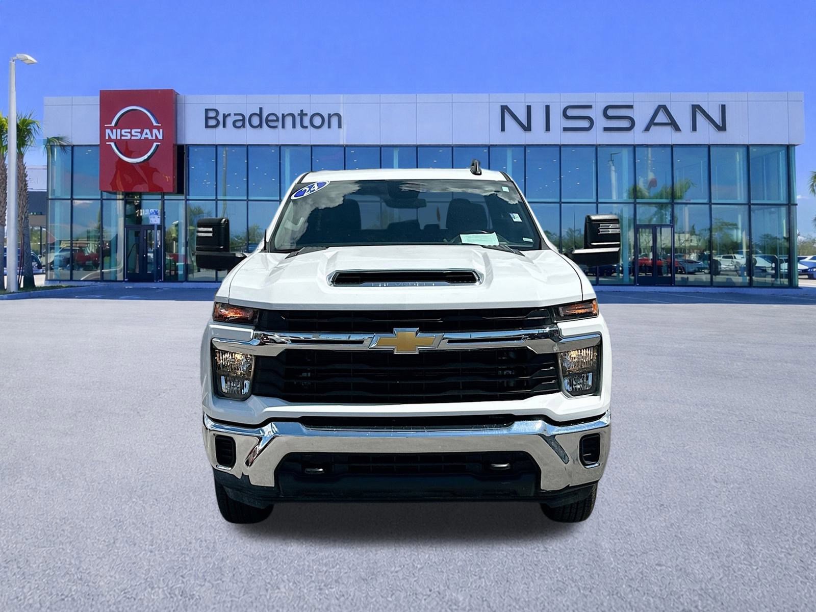 Used 2024 Chevrolet Silverado 2500 LT image 2