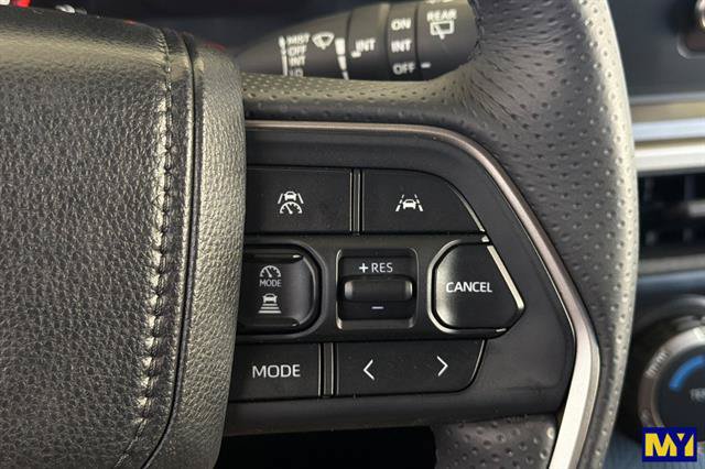 Used 2025 Toyota 4Runner SR5 AWD/4WD image 33