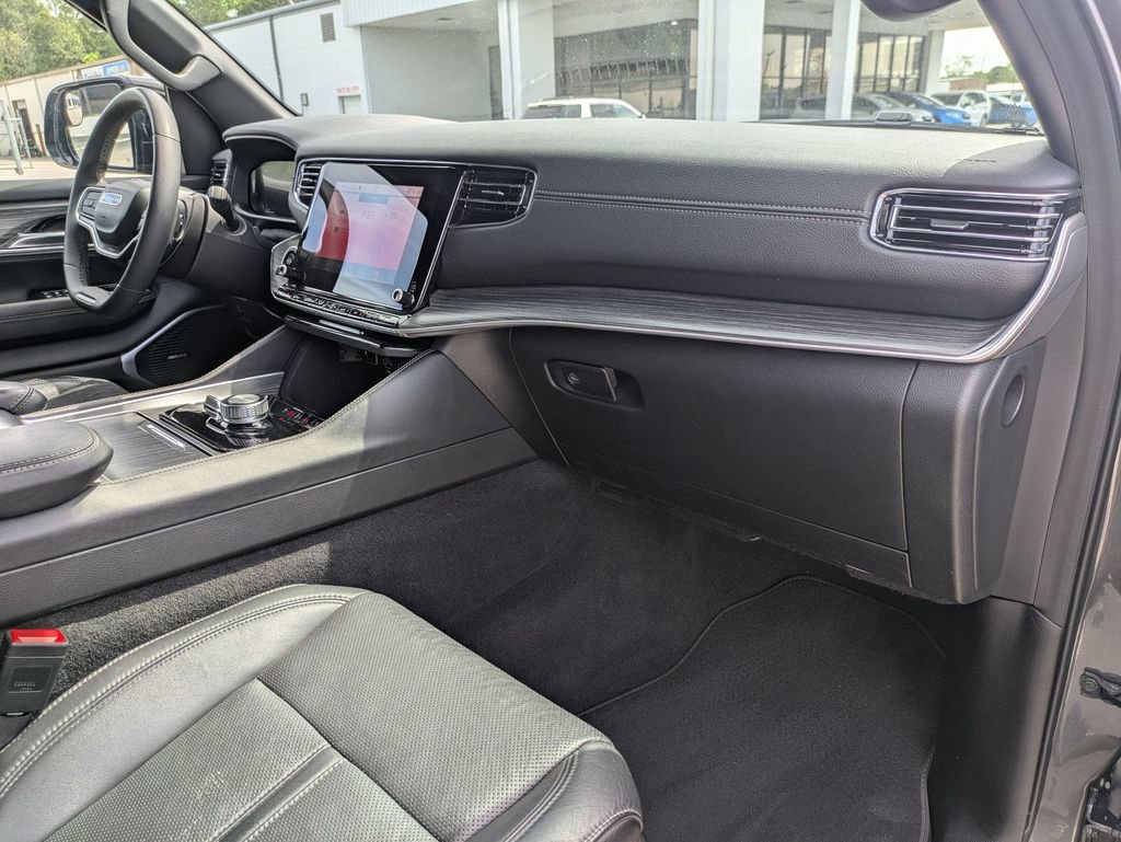 Used 2024 Jeep Wagoneer Series II w/ Flexible Seating Group image 39