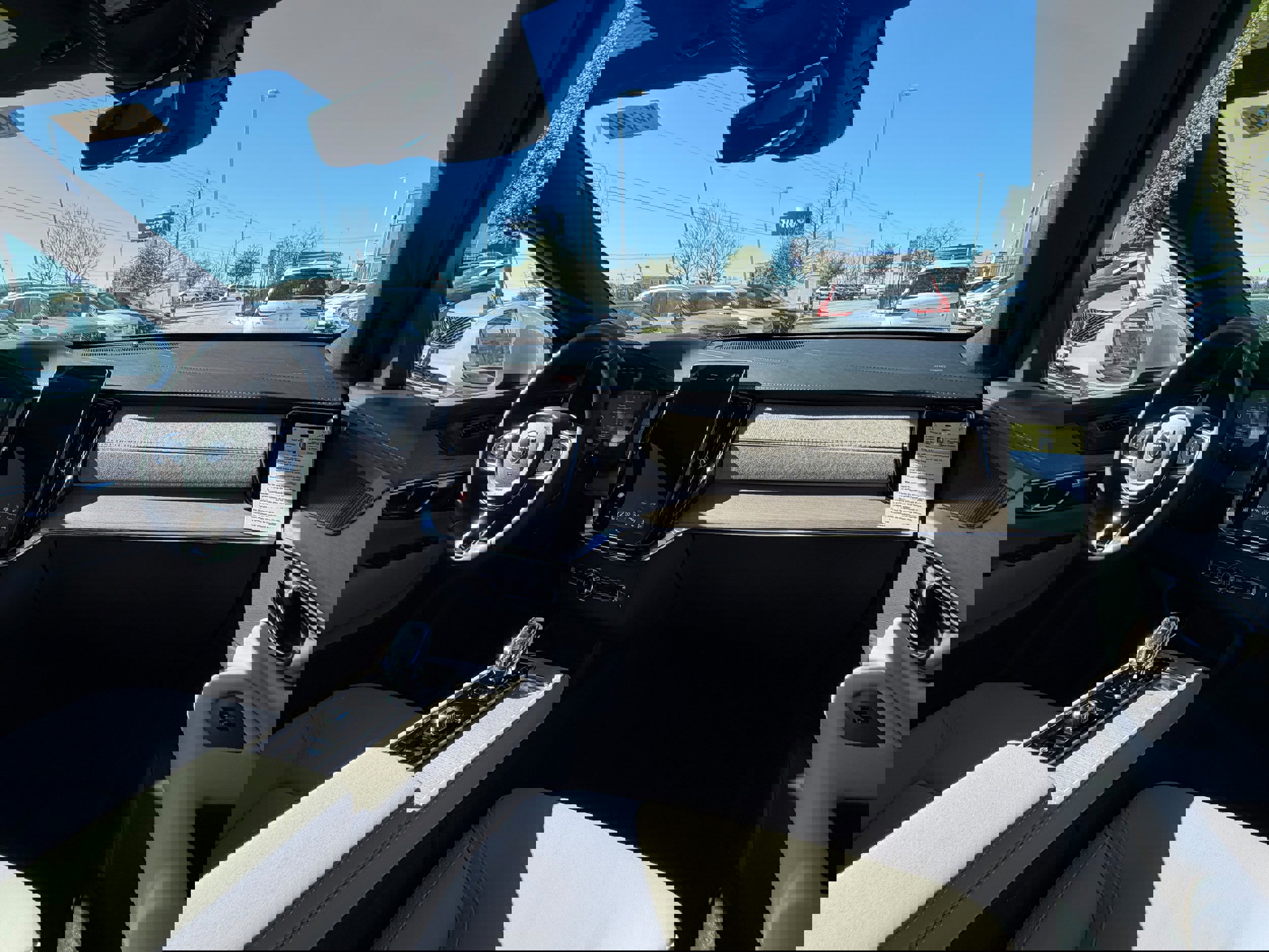 New 2026 Volvo XC90 T8 Plus w/ Protection Package Premier image 11