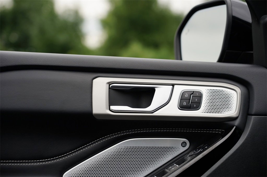 Used 2023 Ford Explorer ST w/ Technology Package image 18