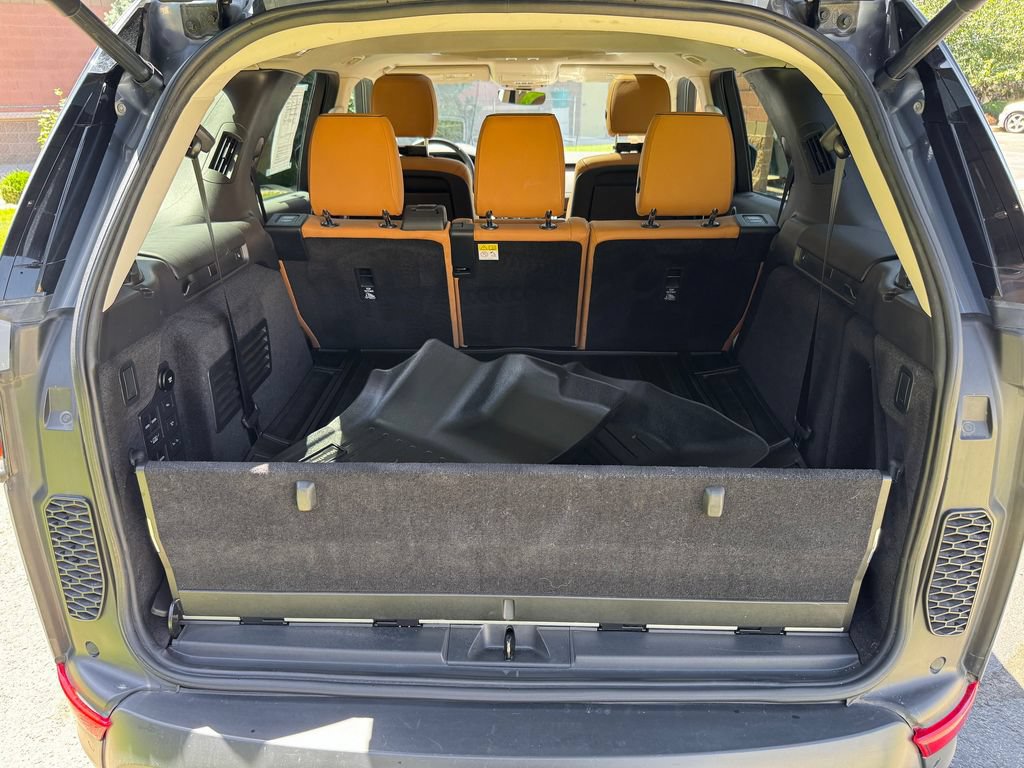 Used 2018 Land Rover Discovery HSE AWD/4WD image 9
