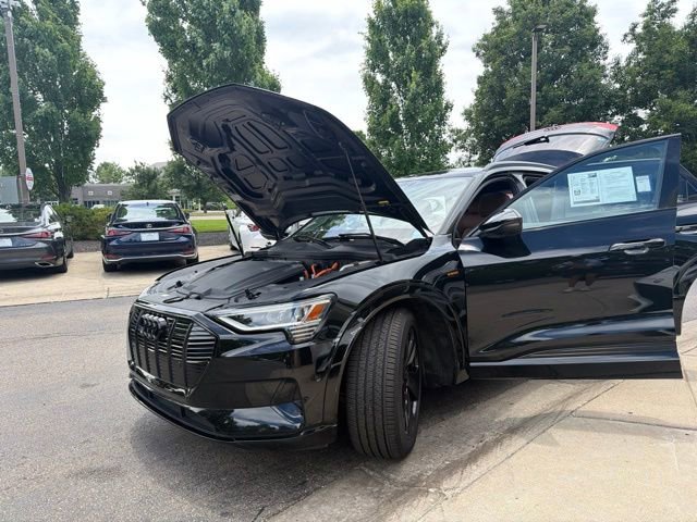 Used 2023 Audi e-tron Premium Plus AWD/4WD image 10
