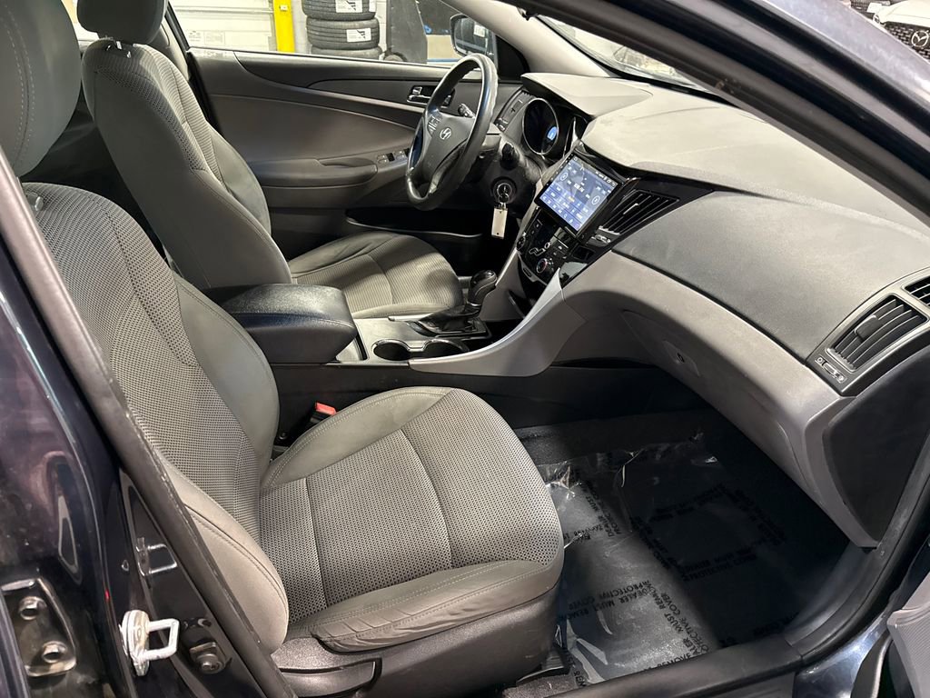 Used 2012 Hyundai Sonata GLS w/ Popular Equipment Pkg FWD image 12